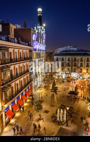 La Plaza del Angel la nuit, avec l'Hôtel Reina Victoria en arrière-plan, centre de Madrid, Espagne Banque D'Images