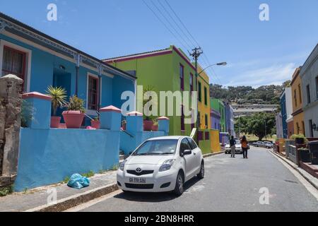 Quartier de Bo Kaap, maisons colorées, façades et architecture victorienne typique dans une rue résidentielle, quartier du Cap Malay, le Cap, Afrique du Sud Banque D'Images