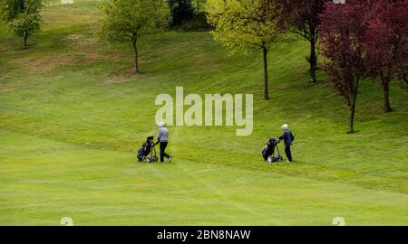 Harrogate, North Yorkshire, Royaume-Uni. 13 mai 2020. Jour VE. Les parcours de golf ont rouvert aujourd'hui dans le cadre de l'assouplissement des restrictions de verrouillage. Crédit: ernesto rogata/Alay Live News Banque D'Images