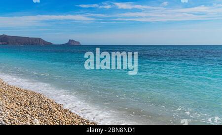 Vue d'Altea à la mer Méditerranée, Calpe et le Rocher d'Ifach Banque D'Images