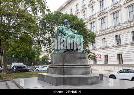 Vienne, Autriche - 1er septembre 2019 : statue de l'écrivain allemand Goethe à Vienne, Autriche Banque D'Images