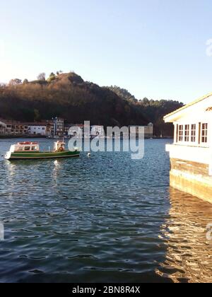 Fond naturel avec vue spectaculaire sur la mer Cantabrique au pays Basque Banque D'Images