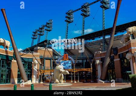 Vue sur le parc Comerica, stade des Detroit Tigers, par une journée ensoleillée Banque D'Images