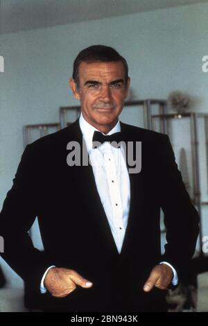 SEAN CONNERY Color Portrait comme James Bond 007 dans JAMAIS DIRE JAMAIS PLUS 1983 réalisateur IRVIN KERSHNER producteur exécutif Kevin McClory Royaume-Uni/USA/Allemagne de l'Ouest Malia film II Productions / Woodcote / Producers Sales Organisation (PSO) / Warner Bros. Banque D'Images