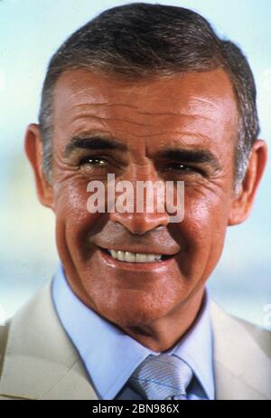 SEAN CONNERY Color Portrait comme James Bond 007 dans JAMAIS DIRE JAMAIS PLUS 1983 réalisateur IRVIN KERSHNER producteur exécutif Kevin McClory Royaume-Uni/USA/Allemagne de l'Ouest Malia film II Productions / Woodcote / Producers Sales Organisation (PSO) / Warner Bros. Banque D'Images