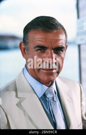 SEAN CONNERY Color Portrait comme James Bond 007 dans JAMAIS DIRE JAMAIS PLUS 1983 réalisateur IRVIN KERSHNER producteur exécutif Kevin McClory Royaume-Uni/USA/Allemagne de l'Ouest Malia film II Productions / Woodcote / Producers Sales Organisation (PSO) / Warner Bros. Banque D'Images