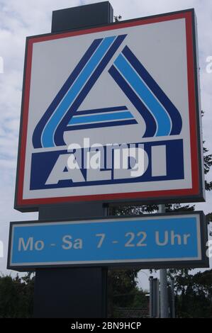 Logo der Discounter-Kette Aldi Nord an der Filiale am Brunsbütteler Damm à Berlin-Spandau. Banque D'Images