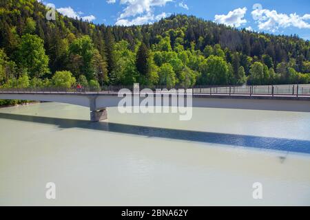 Pont sur la rivière Lech en Bavière Banque D'Images