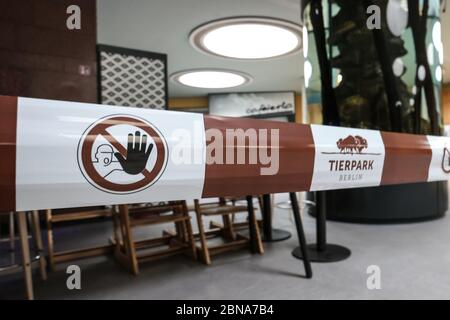 Aucune icône d'entrée à la cafétéria du zoo de Tierpark Berlin après réouverture restreinte après l'arrêt de la crise du coronavirus en Allemagne. Banque D'Images