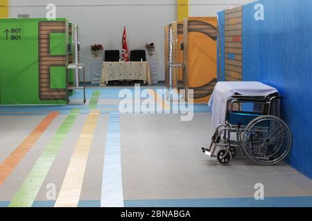 Tunis, Tunisie. 13 mai 2020. Vue intérieure de l'hôpital pendant l'inauguration.le premier hôpital d'urgence pour les patients de Covid-19 installé dans la ville sportive d'El-Menzah a été inauguré par les ministres. Crédit : SOPA Images Limited/Alamy Live News Banque D'Images