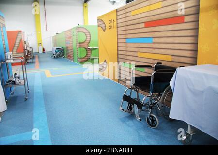 Tunis, Tunisie. 13 mai 2020. Vue intérieure de l'hôpital pendant l'inauguration.le premier hôpital d'urgence pour les patients de Covid-19 installé dans la ville sportive d'El-Menzah a été inauguré par les ministres. Crédit : SOPA Images Limited/Alamy Live News Banque D'Images