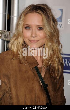 Manhattan, Allemagne. 22 avril 2009. NEW YORK - 22 AVRIL : l'actrice Mary Kate Olsen arrive à la première du nouveau film de Woody Allen « Who Works » au théâtre Ziegfeld le 22 avril 2009 à New York. Personnes: Mary Kate Olsen crédit: Storms Media Group/Alay Live News Banque D'Images