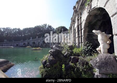 Caserta, Italie - 10 juin 2012 - Palais Royal de Caserta - Fontaine d'Eolo Banque D'Images