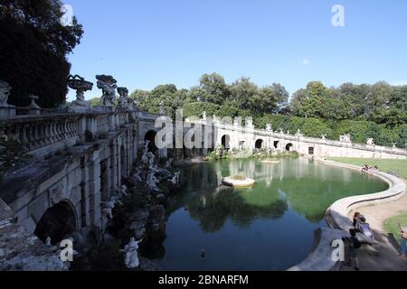 Caserta, Italie - 10 juin 2012 - Palais Royal de Caserta - Fontaine d'Eolo Banque D'Images