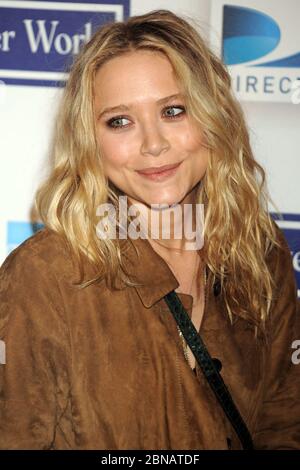 NEW YORK - 22 AVRIL : l'actrice Mary Kate Olsen arrive à la première du nouveau film de Woody Allen « Who Works » au théâtre Ziegfeld le 22 avril 2009 à New York. Personnes : Mary Kate Olsen Banque D'Images