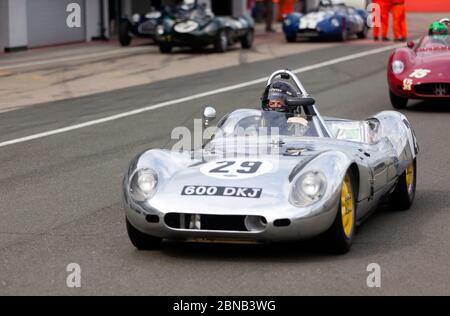 Keith Ahlers, aluminium, 1958, prototype Lola Mk1, pendant la séance de qualification pour le Trophée Woodcote RAC pour les voitures de sport antérieures à 56. Banque D'Images