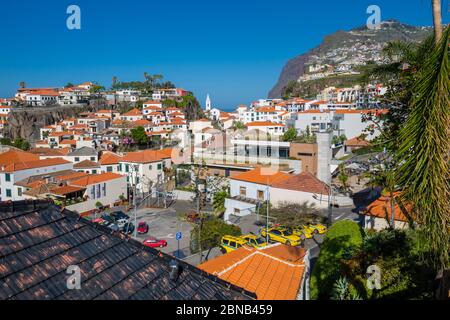 Vue sur les toits rouges du village portuaire, Camara de Lobos, Madère, Portugal, Europe Banque D'Images