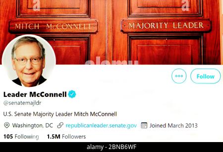 Page Twitter (mai 2020) Mitch McConnell - sénateur américain et leader de la majorité au Sénat Banque D'Images