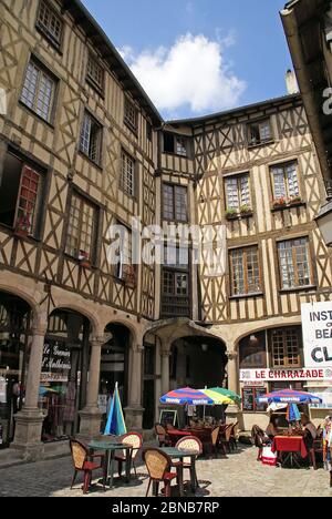 Limoges en France : Cour du Temple dans le quartier des Château de la ville Banque D'Images