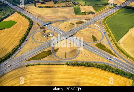 Échangeur d'autoroute Kamener Kreuz à l'été 2019, 08.08.2019, vue aérienne, Allemagne, Rhénanie-du-Nord-Westphalie, région de la Ruhr, Kamen Banque D'Images