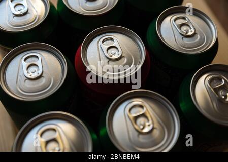 Close Up of Multi Colored canettes de soda Banque D'Images