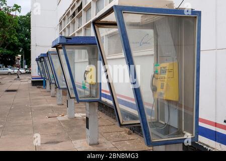 ZAMBIE, capitale Lusaka, centre-ville, chemin du Caire, poste avec cabine téléphonique Banque D'Images