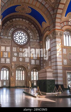 Milan, Italie, 8 juin 2019, tombe de l'écrivain Alessandro Manzoni à Famedio, Holl of Fame, au cimetière Monumental de Milan, un musée en plein air ouvert à Banque D'Images