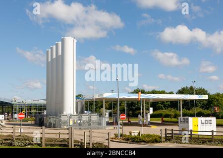 Crick, Northamptonshire, Royaume-Uni - 14 mai 2020 : la station de ravitaillement GasRec près de la zone industrielle de DIRFT est la plus grande station de ravitaillement en GNL d'Europe. Banque D'Images