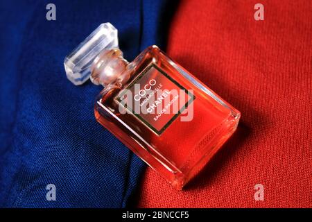 Parfum de Bleu De Chanel photo éditorial. Image du parfum - 105307506