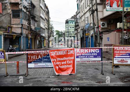 Guwahati, Assam, Inde. 14 mai 2020. L'administration du district de Kamrup (Metro) a déclaré une partie de Fancy Bazaar comme zone de confinement et a également fermé le complexe du marché municipal dans la région après que certaines personnes ont été testées positives avec l'infection à coronavirus, à Guwahati. Crédit : David Talukdar/ZUMA Wire/Alay Live News Banque D'Images