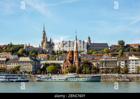 Budapest, Hongrie - 11 octobre 2019 : vue aérienne sur la ville de Buda, côté Danube, à Budapest, la capitale et la ville la plus peuplée de Hongrie Banque D'Images