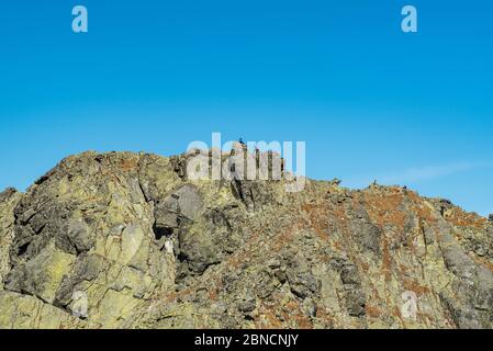 Hruby vrch sommet dans les montagnes Vysoke Tatry en Slovaquie pendant la belle journée d'automne avec ciel clair Banque D'Images