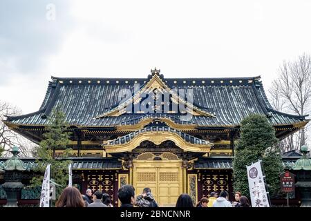 Tokyo, Japon - 17 mars 2019 : vue sur le sanctuaire d'Ueno Toshogu dans le parc d'Ueno de Tokyo, Japon. Banque D'Images