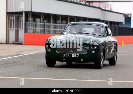 Chris Woodgate, Driving HIS Green, 1957 ans, Aston Martin DB MkIII, lors de la session de qualification pour le trophée du tourisme RAC pour les voitures historiques (avant 63 GT Banque D'Images