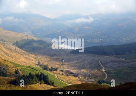 Lochgoilhead sur le Loch Goil depuis Lettermay sur la route de la montagne écossaise Corbett 'Beinn Bheula' à Argyll, Scottish Highlands, Écosse Royaume-Uni Banque D'Images