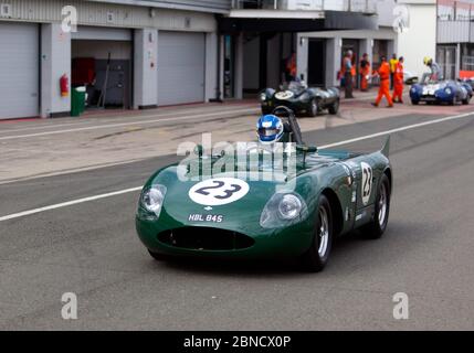 Barry Wood pilotant son Vert, 1952, RGS Atalanta, pendant la séance de qualification pour le trophée RAC Woodcote pour les voitures de sport pré '56 Banque D'Images