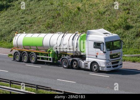 Green Environmental Tanker ; transport de camions, camion, transport, camion, transporteur de marchandises non dangereuses, véhicule de transport, transport commercial européen, industrie, M61 à Manchester, Royaume-Uni Banque D'Images