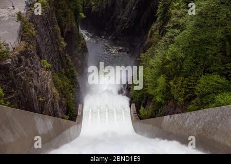 Déversoir du barrage Cleveland au-dessus de la rivière Capilano, dans le nord de Vancouver Colombie-Britannique Canada Banque D'Images