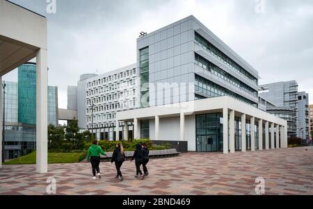 Glasgow, Écosse, Royaume-Uni. 14 mai 2020. L'Écosse étant encore dans le confinement de Covid-19, le centre-ville de Glasgow reste déserté avec peu de membres du public dans les rues et les magasins, bureaux et restaurants fermés. Photo : le campus de l'université Caledonian de Glasgow est déserté. Iain Masterton/Alay Live News Banque D'Images
