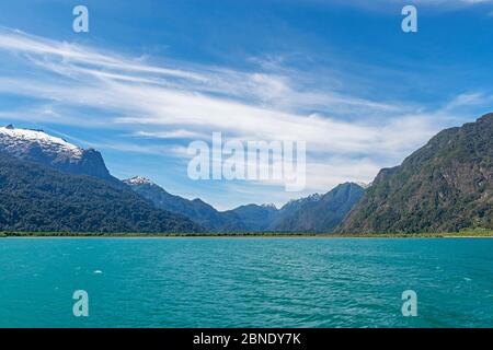 All Saints Lake (Lago Todos los Santos) dans le district des lacs chiliens près de Puerto Varas et Puerto Montt, Chili. Banque D'Images