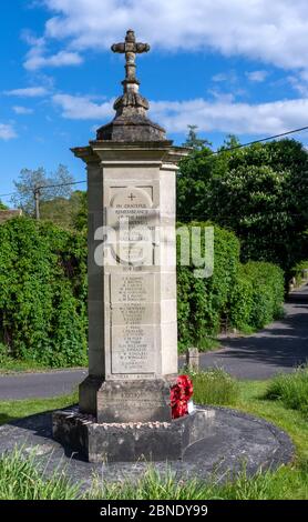 Mémorial de guerre dans le village de Wherwell, dans le Hampshire, dans la vallée de Test, dans le Hampshire, en Angleterre, au Royaume-Uni Banque D'Images
