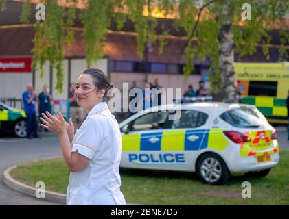 Clap pour les soignants à l'hôpital Royal Infirmary de Leicester. #clapforourcarers applaudisse pour les travailleurs du NHS pendant la pandémie de coronavirus Covid-19 Banque D'Images