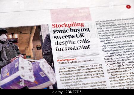 « la panique des achats balaie le Royaume-Uni malgré les appels à la modération », article du journal Guardian, qui a été publié en mars 2020 à Londres Banque D'Images