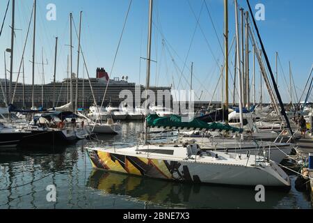 Funchal, Madère, Portugal - septembre 2017 : yachts dans le port de Funchal Banque D'Images