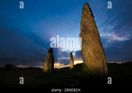 Glengorm cercle de pierres au crépuscule, île de Mull, Écosse, Royaume-Uni. Juin 2015 Banque D'Images