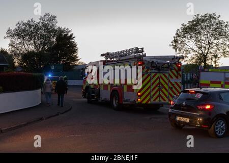 Cork, Irlande. 14 mai 2020. Fuite de gaz présumée à Ballyvolane, Cork City. Peu après 9:30 ce soir, la brigade des pompiers de Cork a été alertée d'une fuite de gaz potentielle autour du St Aidans Community College, Dublin Hill, les résidents des environs ont été invités à rester dans ces maisons pendant que la cause de la fuite a été identifiée. Credit: Damian Coleman/Alay Live News Banque D'Images