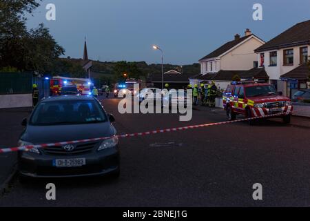 Cork, Irlande. 14 mai 2020. Fuite de gaz présumée à Ballyvolane, Cork City. Peu après 9:30 ce soir, la brigade des pompiers de Cork a été alertée d'une fuite de gaz potentielle autour du St Aidans Community College, Dublin Hill, les résidents des environs ont été invités à rester dans ces maisons pendant que la cause de la fuite a été identifiée. Credit: Damian Coleman/Alay Live News Banque D'Images