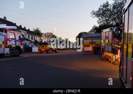 Cork, Irlande. 14 mai 2020. Fuite de gaz présumée à Ballyvolane, Cork City. Peu après 9:30 ce soir, la brigade des pompiers de Cork a été alertée d'une fuite de gaz potentielle autour du St Aidans Community College, Dublin Hill, les résidents des environs ont été invités à rester dans ces maisons pendant que la cause de la fuite a été identifiée. Credit: Damian Coleman/Alay Live News Banque D'Images