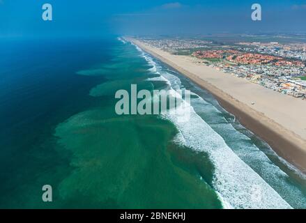 Vue aérienne de la ville d'Oxnard et front de mer, le comté de Ventura, Californie, Etats-Unis, février 2015. Banque D'Images