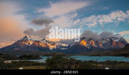 Vue panoramique sur le parc national de Torres del Paine, Patagonie, Chili Banque D'Images